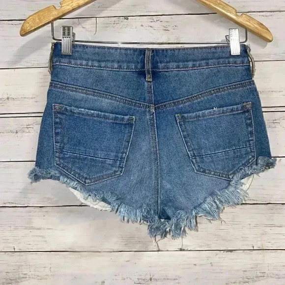 Kendall & Kylie High Rise Shorts - Picture 2 of 7